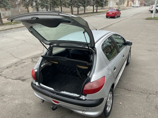 Серый Пежо 206, объемом двигателя 1.9 л и пробегом 220 тыс. км за 1299 $, фото 16 на Automoto.ua