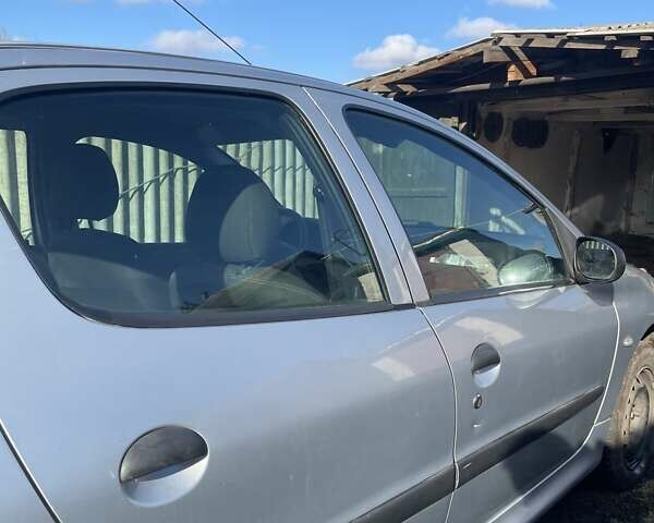 Серый Пежо 206, объемом двигателя 1.36 л и пробегом 150 тыс. км за 3500 $, фото 5 на Automoto.ua