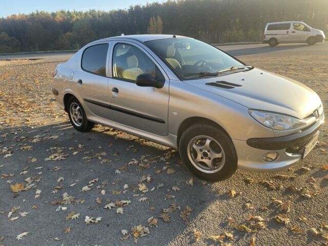 Серый Пежо 206, объемом двигателя 1.4 л и пробегом 262 тыс. км за 3500 $, фото 1 на Automoto.ua