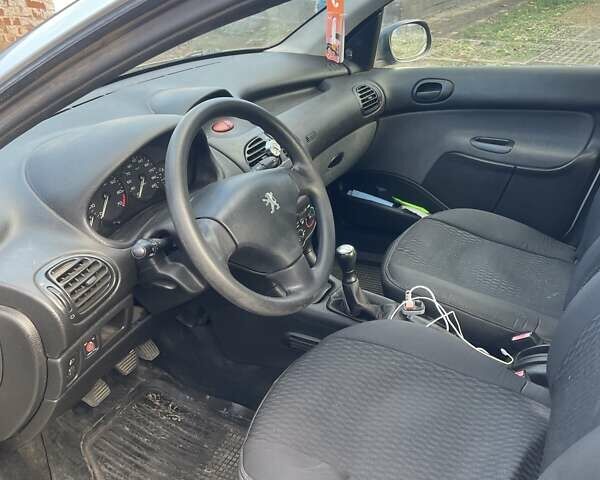 Серый Пежо 206, объемом двигателя 1.36 л и пробегом 150 тыс. км за 3500 $, фото 15 на Automoto.ua