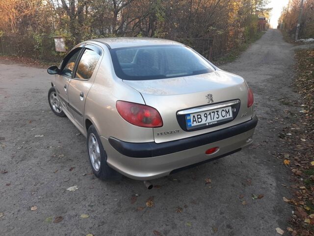 Серый Пежо 206, объемом двигателя 1.4 л и пробегом 250 тыс. км за 2650 $, фото 5 на Automoto.ua