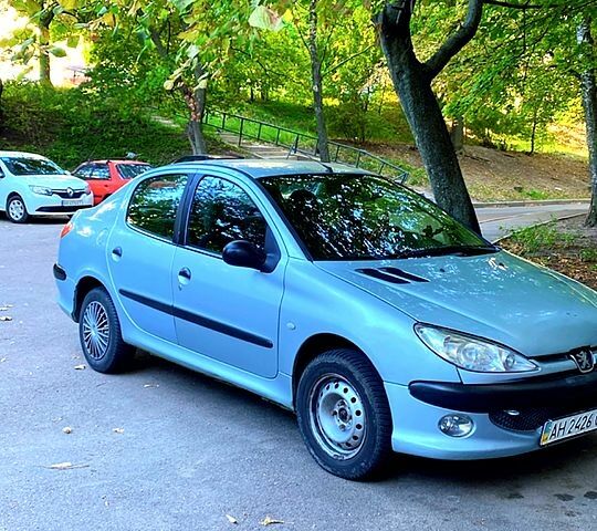Серый Пежо 206, объемом двигателя 1.4 л и пробегом 116 тыс. км за 3499 $, фото 3 на Automoto.ua