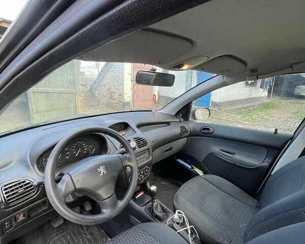 Серый Пежо 206, объемом двигателя 1.36 л и пробегом 150 тыс. км за 3500 $, фото 13 на Automoto.ua