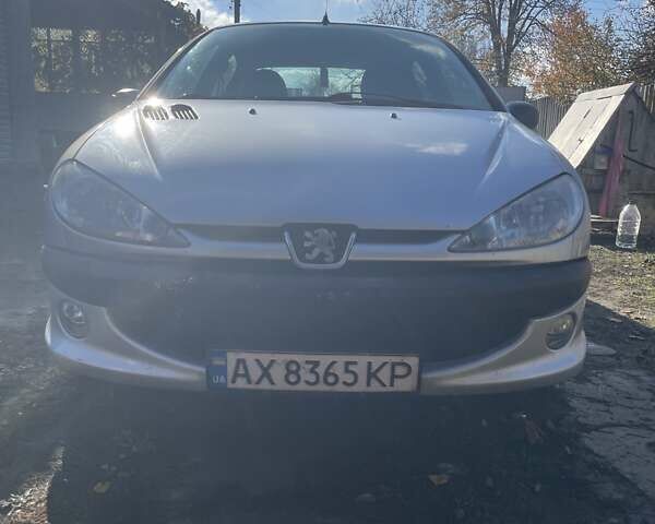 Серый Пежо 206, объемом двигателя 1.36 л и пробегом 150 тыс. км за 3500 $, фото 11 на Automoto.ua