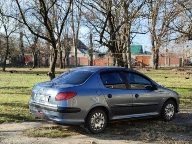 Сірий Пежо 206, об'ємом двигуна 1.4 л та пробігом 145 тис. км за 4500 $, фото 3 на Automoto.ua