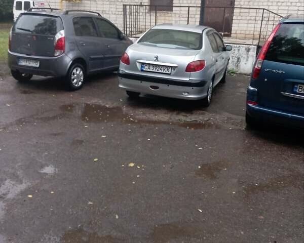 Сірий Пежо 206, об'ємом двигуна 1.36 л та пробігом 153 тис. км за 2800 $, фото 1 на Automoto.ua