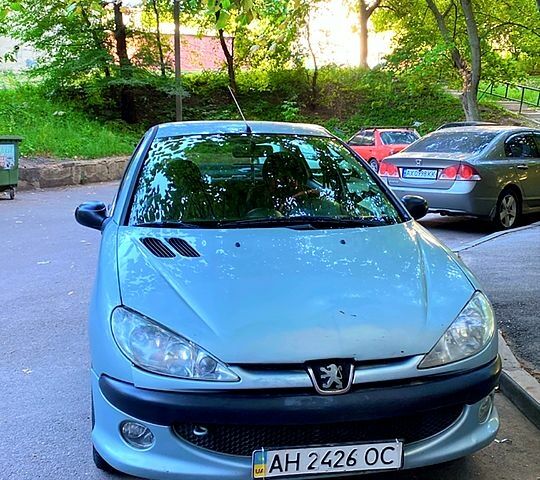 Серый Пежо 206, объемом двигателя 1.4 л и пробегом 116 тыс. км за 3499 $, фото 1 на Automoto.ua