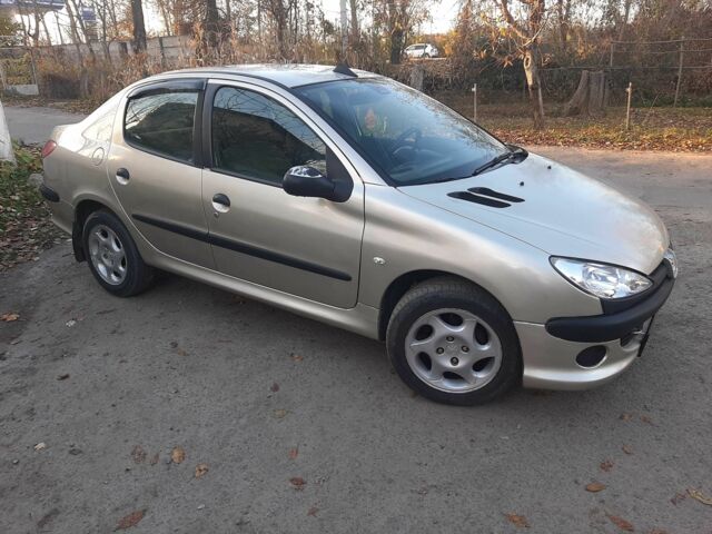 Серый Пежо 206, объемом двигателя 1.4 л и пробегом 250 тыс. км за 2650 $, фото 2 на Automoto.ua