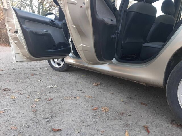 Серый Пежо 206, объемом двигателя 1.4 л и пробегом 250 тыс. км за 2650 $, фото 7 на Automoto.ua