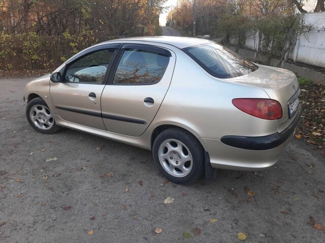 Серый Пежо 206, объемом двигателя 1.4 л и пробегом 250 тыс. км за 2650 $, фото 6 на Automoto.ua