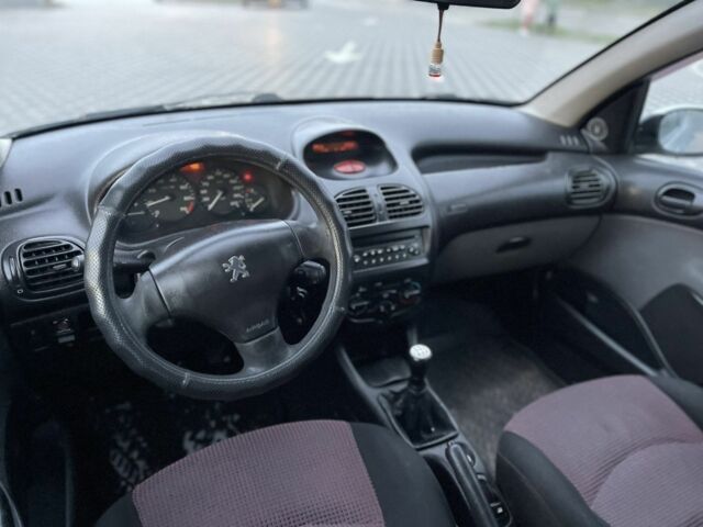 Серый Пежо 206, объемом двигателя 1.4 л и пробегом 250 тыс. км за 1900 $, фото 12 на Automoto.ua