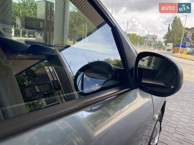 Сірий Пежо 206, об'ємом двигуна 1.36 л та пробігом 245 тис. км за 4499 $, фото 16 на Automoto.ua