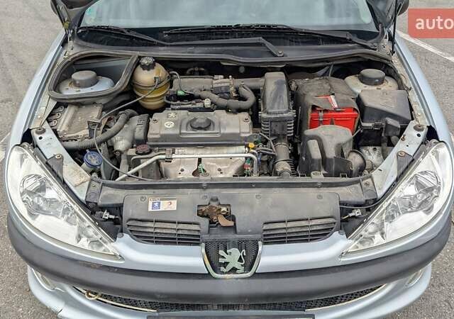 Сірий Пежо 206, об'ємом двигуна 1.36 л та пробігом 88 тис. км за 3500 $, фото 9 на Automoto.ua