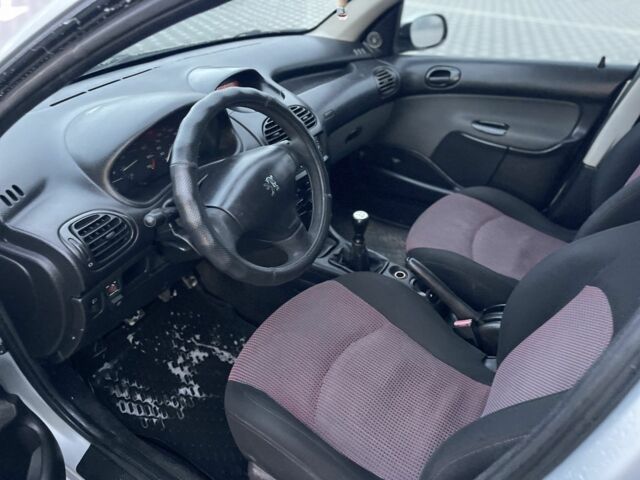 Серый Пежо 206, объемом двигателя 1.4 л и пробегом 250 тыс. км за 1900 $, фото 10 на Automoto.ua