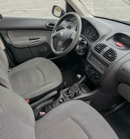 Сірий Пежо 206, об'ємом двигуна 1.36 л та пробігом 88 тис. км за 3500 $, фото 14 на Automoto.ua