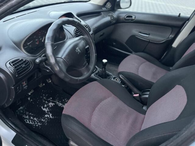 Серый Пежо 206, объемом двигателя 1.4 л и пробегом 250 тыс. км за 1900 $, фото 14 на Automoto.ua