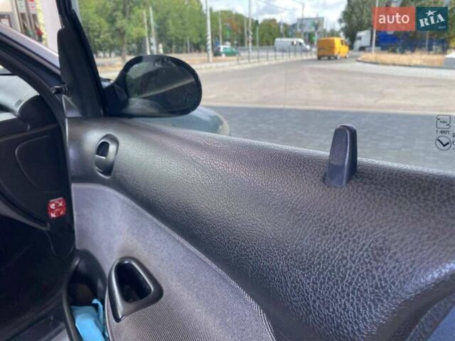 Серый Пежо 206, объемом двигателя 1.36 л и пробегом 245 тыс. км за 4499 $, фото 14 на Automoto.ua