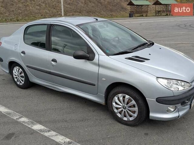 Сірий Пежо 206, об'ємом двигуна 1.36 л та пробігом 88 тис. км за 3500 $, фото 1 на Automoto.ua