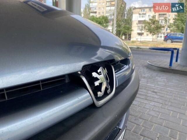 Сірий Пежо 206, об'ємом двигуна 1.36 л та пробігом 245 тис. км за 4499 $, фото 17 на Automoto.ua