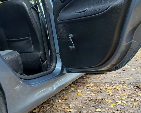 Пежо 206 2008 в Золочев на Automoto.ua Серый Пежо 206, объемом двигателя 1.36 л и пробегом 268 тыс. км за 3000 $, фото 14 на Automoto.ua