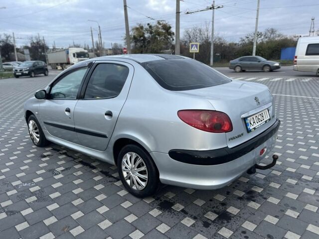 Серый Пежо 206, объемом двигателя 1.4 л и пробегом 250 тыс. км за 1900 $, фото 3 на Automoto.ua