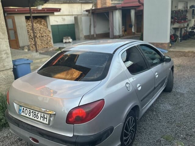 Серый Пежо 206, объемом двигателя 1.4 л и пробегом 220 тыс. км за 2600 $, фото 3 на Automoto.ua