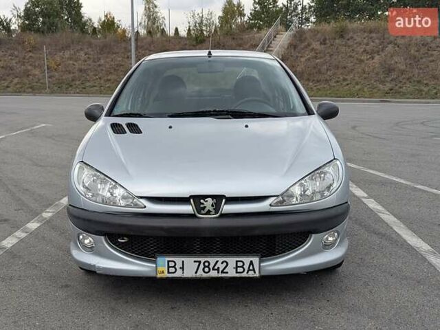 Сірий Пежо 206, об'ємом двигуна 1.36 л та пробігом 88 тис. км за 3500 $, фото 3 на Automoto.ua