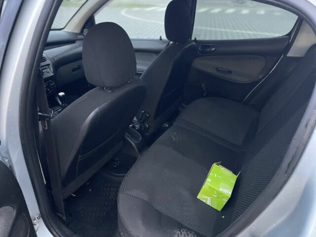 Серый Пежо 206, объемом двигателя 1.4 л и пробегом 250 тыс. км за 1900 $, фото 11 на Automoto.ua