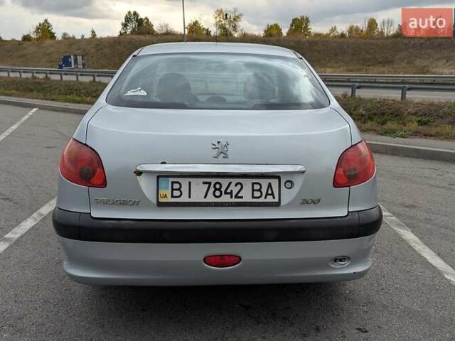 Сірий Пежо 206, об'ємом двигуна 1.36 л та пробігом 88 тис. км за 3500 $, фото 6 на Automoto.ua