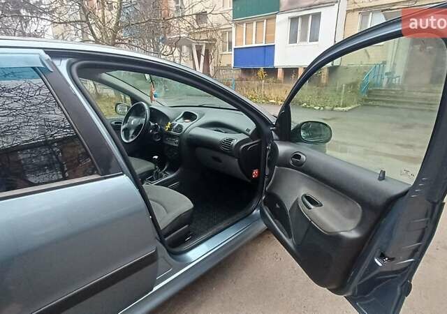 Серый Пежо 206, объемом двигателя 1.36 л и пробегом 234 тыс. км за 3000 $, фото 15 на Automoto.ua