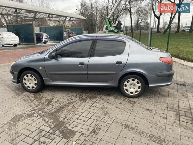 Серый Пежо 206, объемом двигателя 1.36 л и пробегом 141 тыс. км за 3700 $, фото 7 на Automoto.ua