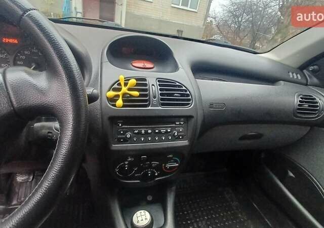 Серый Пежо 206, объемом двигателя 1.36 л и пробегом 234 тыс. км за 3000 $, фото 3 на Automoto.ua