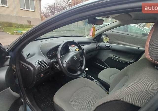 Серый Пежо 206, объемом двигателя 1.36 л и пробегом 234 тыс. км за 3000 $, фото 9 на Automoto.ua