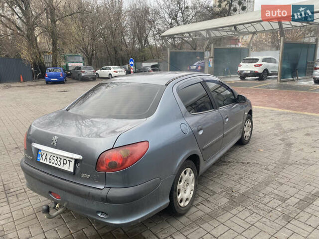 Серый Пежо 206, объемом двигателя 1.36 л и пробегом 141 тыс. км за 3700 $, фото 5 на Automoto.ua