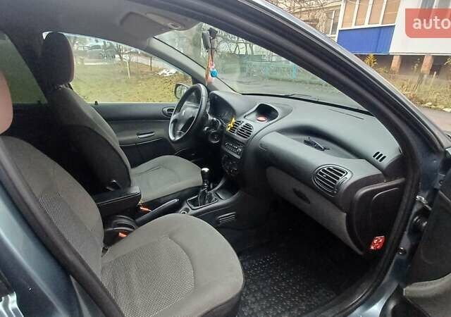 Серый Пежо 206, объемом двигателя 1.36 л и пробегом 234 тыс. км за 3000 $, фото 14 на Automoto.ua