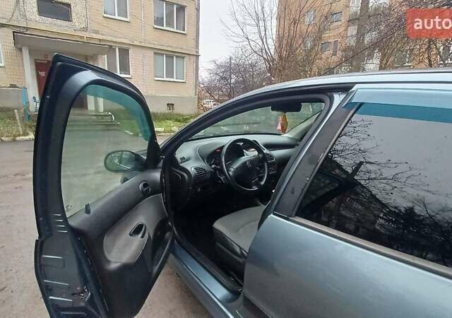 Серый Пежо 206, объемом двигателя 1.36 л и пробегом 234 тыс. км за 3000 $, фото 10 на Automoto.ua
