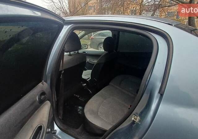 Серый Пежо 206, объемом двигателя 1.36 л и пробегом 234 тыс. км за 3000 $, фото 8 на Automoto.ua