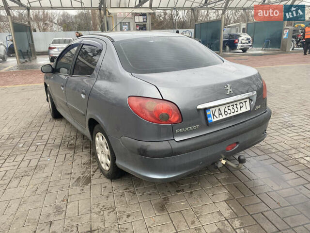 Серый Пежо 206, объемом двигателя 1.36 л и пробегом 141 тыс. км за 3700 $, фото 6 на Automoto.ua