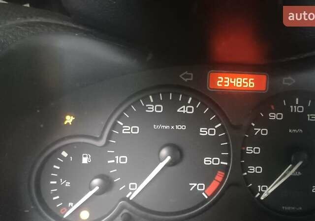 Серый Пежо 206, объемом двигателя 1.36 л и пробегом 234 тыс. км за 3000 $, фото 2 на Automoto.ua