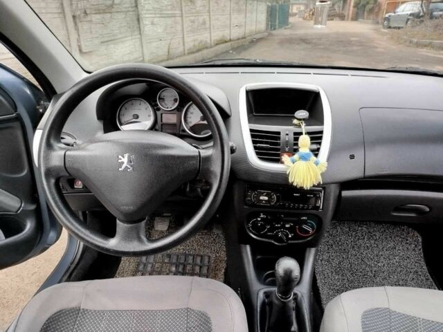 Сірий Пежо 206, об'ємом двигуна 1.4 л та пробігом 185 тис. км за 3900 $, фото 5 на Automoto.ua