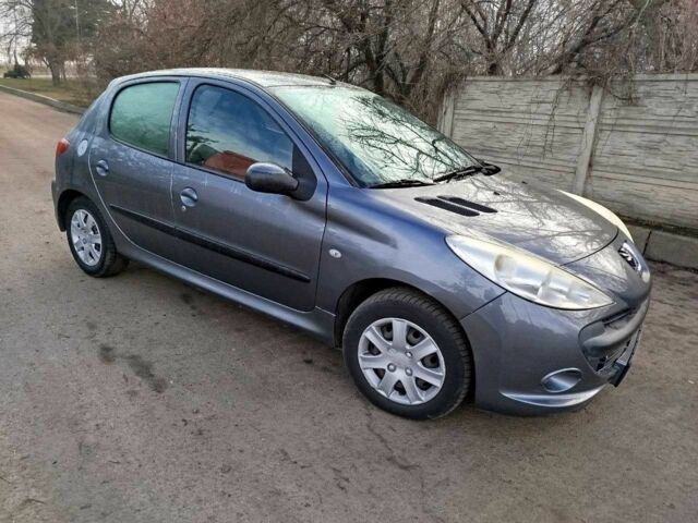 Сірий Пежо 206, об'ємом двигуна 1.4 л та пробігом 185 тис. км за 3900 $, фото 1 на Automoto.ua