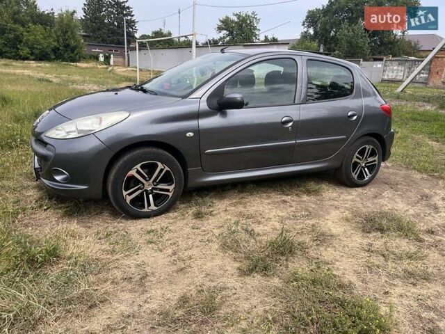 Сірий Пежо 206, об'ємом двигуна 1.36 л та пробігом 228 тис. км за 5800 $, фото 4 на Automoto.ua