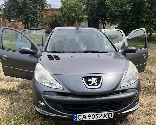 Сірий Пежо 206, об'ємом двигуна 1.36 л та пробігом 228 тис. км за 5800 $, фото 25 на Automoto.ua