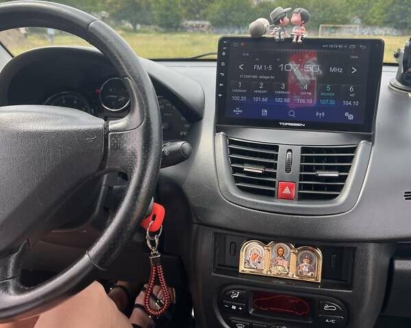 Сірий Пежо 206, об'ємом двигуна 1.36 л та пробігом 228 тис. км за 5800 $, фото 12 на Automoto.ua
