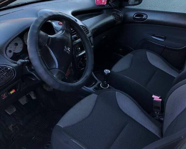 Серый Пежо 206, объемом двигателя 1.4 л и пробегом 280 тыс. км за 3300 $, фото 13 на Automoto.ua