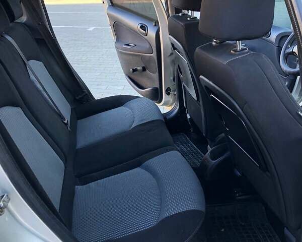 Серый Пежо 206, объемом двигателя 1.4 л и пробегом 280 тыс. км за 3300 $, фото 10 на Automoto.ua