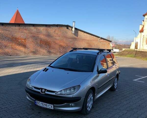 Серый Пежо 206, объемом двигателя 1.4 л и пробегом 280 тыс. км за 3300 $, фото 3 на Automoto.ua