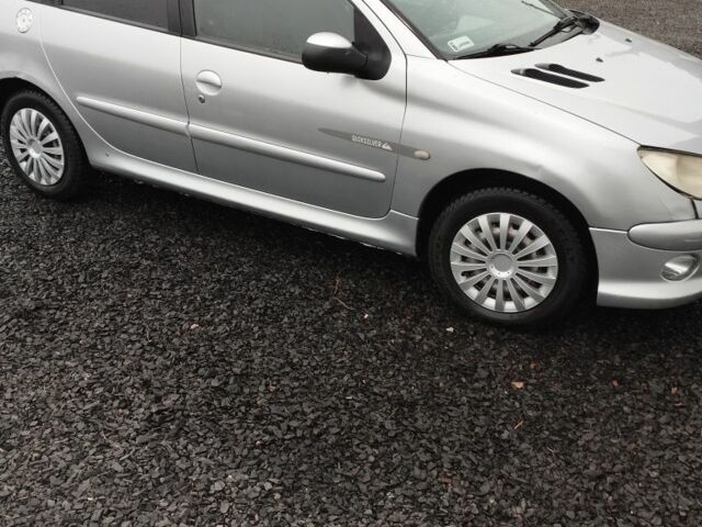 Серый Пежо 206, объемом двигателя 1.4 л и пробегом 227 тыс. км за 2800 $, фото 1 на Automoto.ua