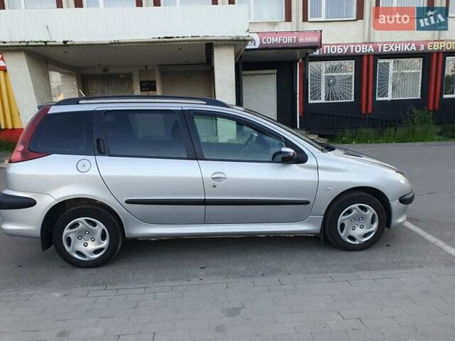 Сірий Пежо 206, об'ємом двигуна 1.4 л та пробігом 302 тис. км за 3550 $, фото 4 на Automoto.ua