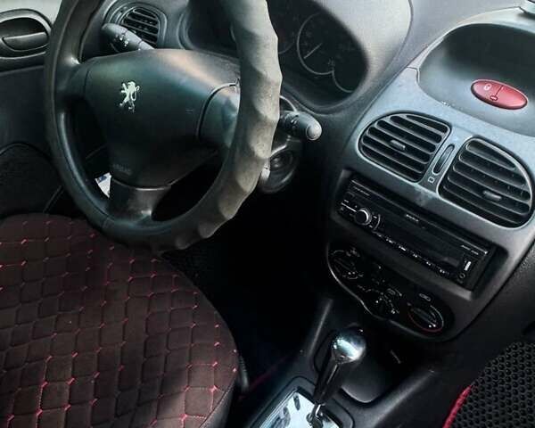 Сірий Пежо 206, об'ємом двигуна 1.4 л та пробігом 185 тис. км за 4000 $, фото 3 на Automoto.ua